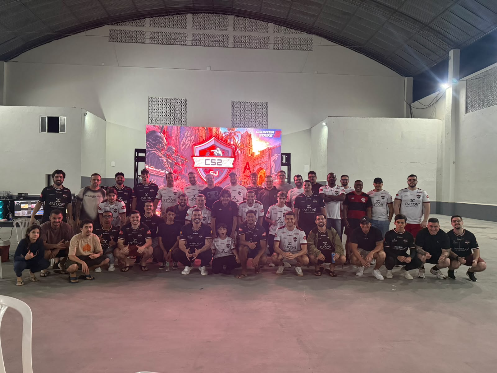 Jogadores e comunidade reunidos no encerramento do Camp Sorteado